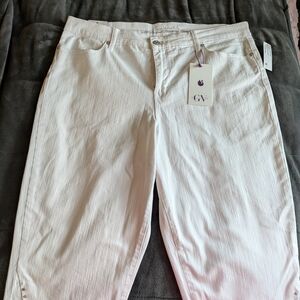 Gloria Vanderbilt White Capri Size 16